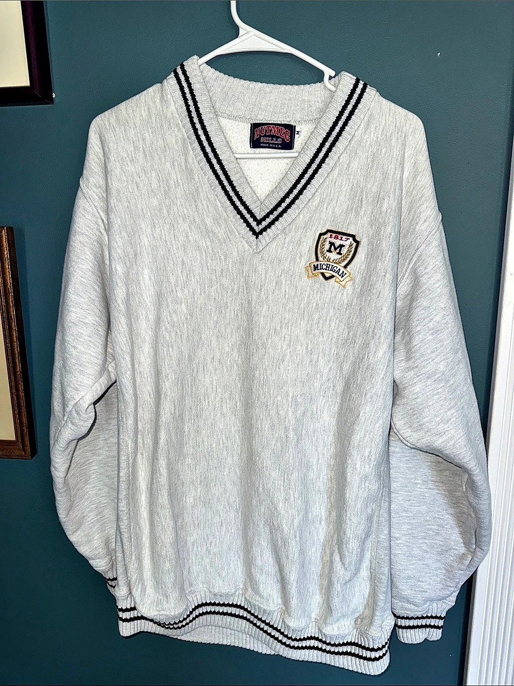 Nutmeg Mills V-Neck Sweater Michigan University Size Medium Like New